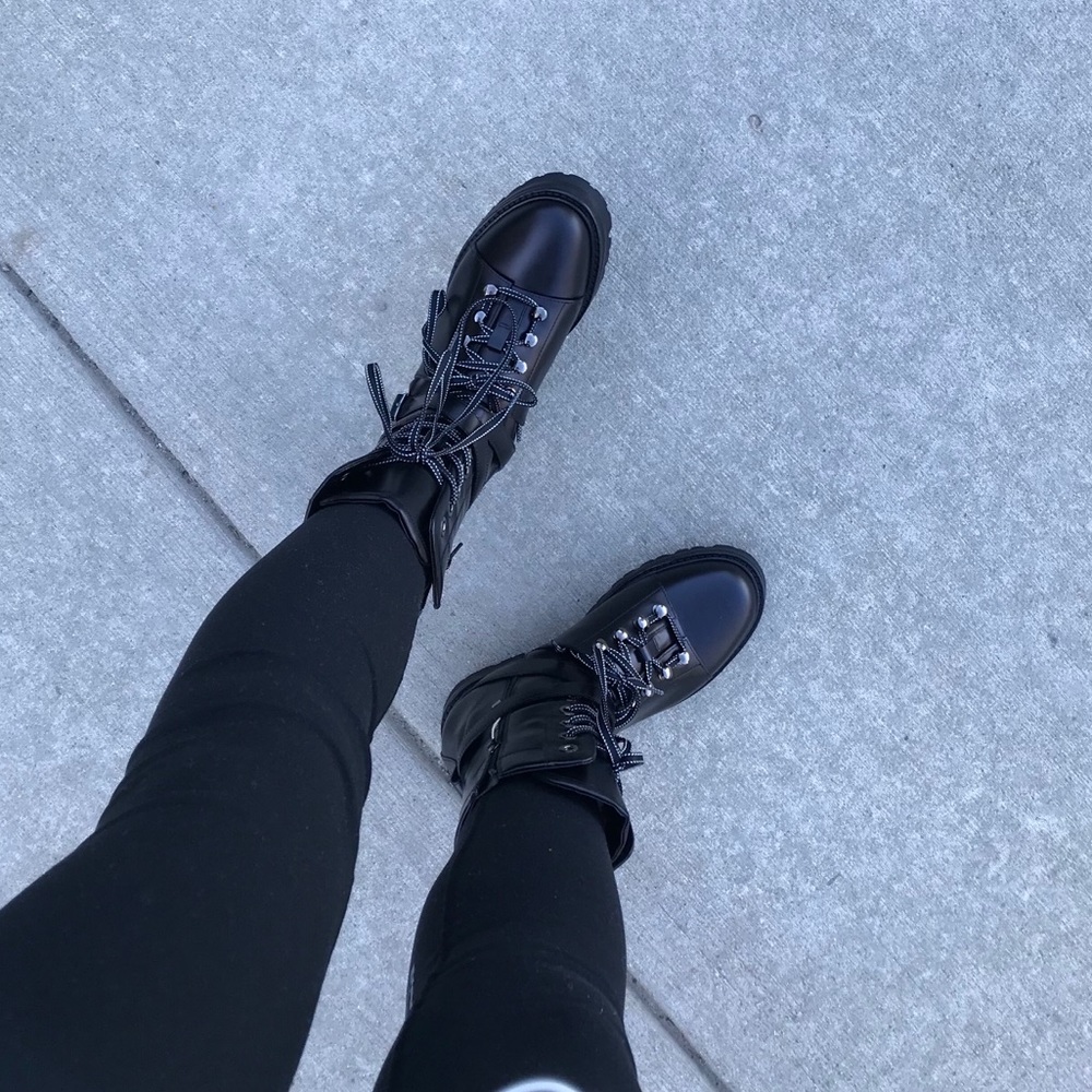 ValentinoGaravani Balck Ankle Boots - Picture 4 of 6